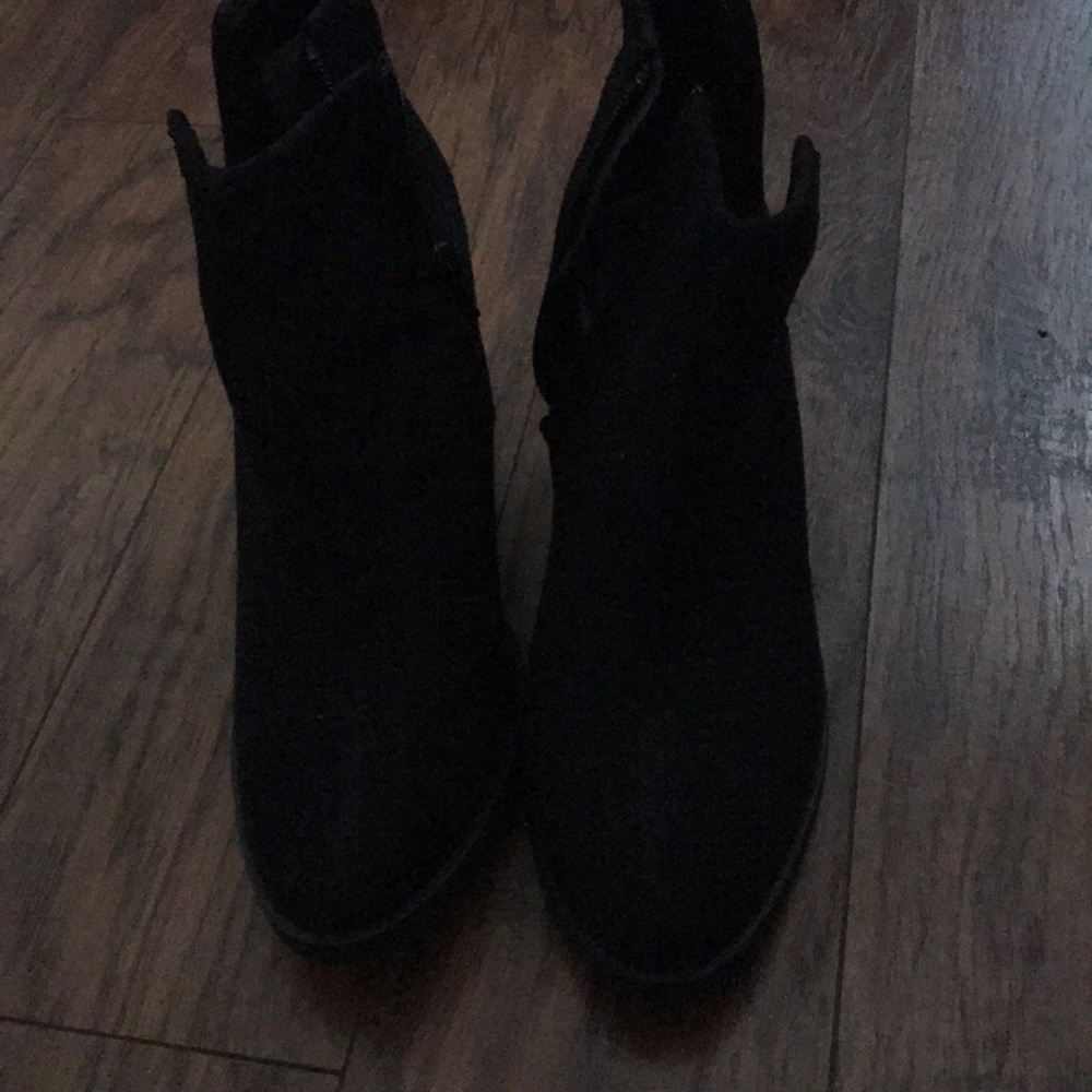 Women’s black booties